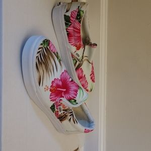 Brand New Vans Hawaiian print slip ons